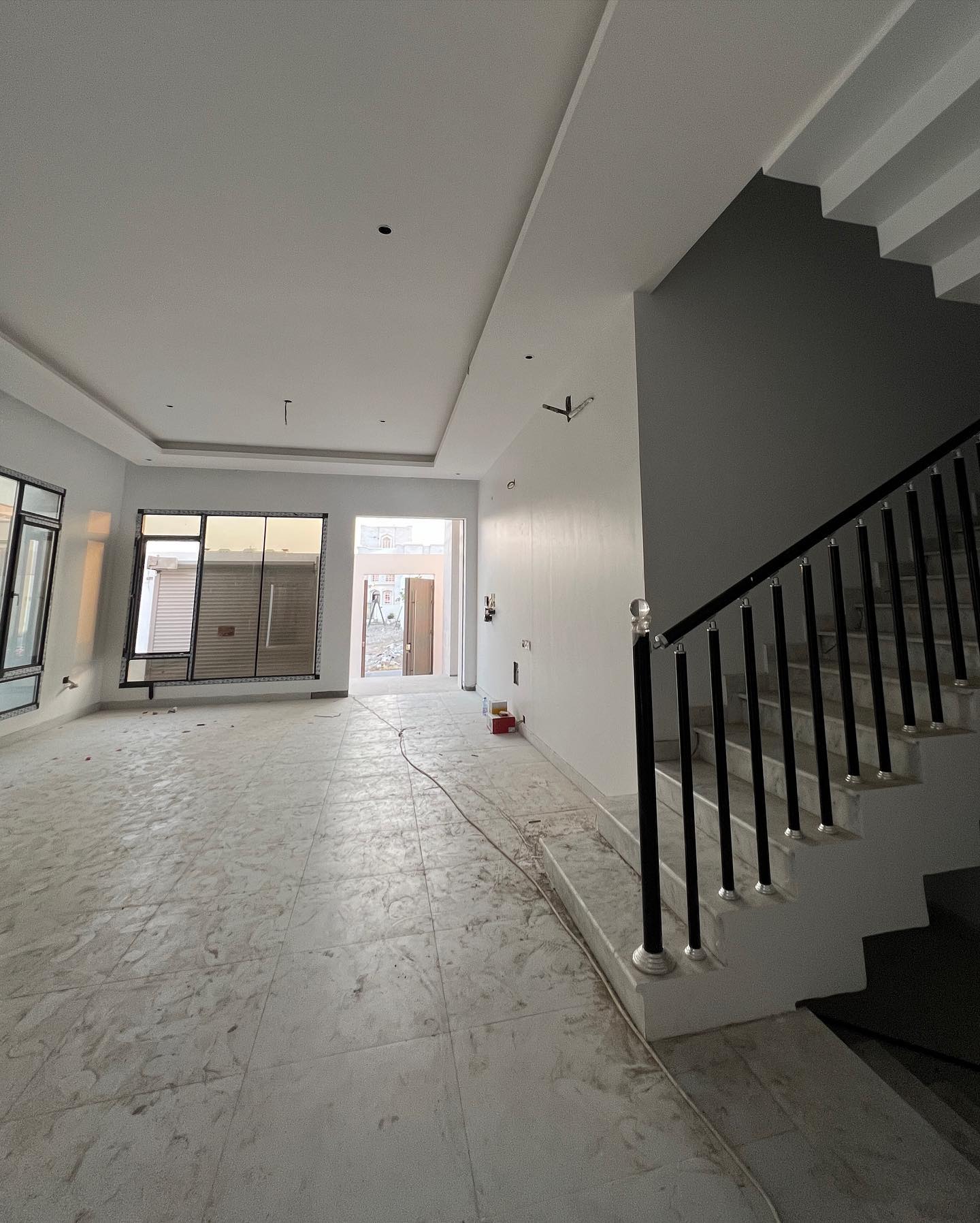 5 BR Villa in Al Mawaleh for Sale - photo 2