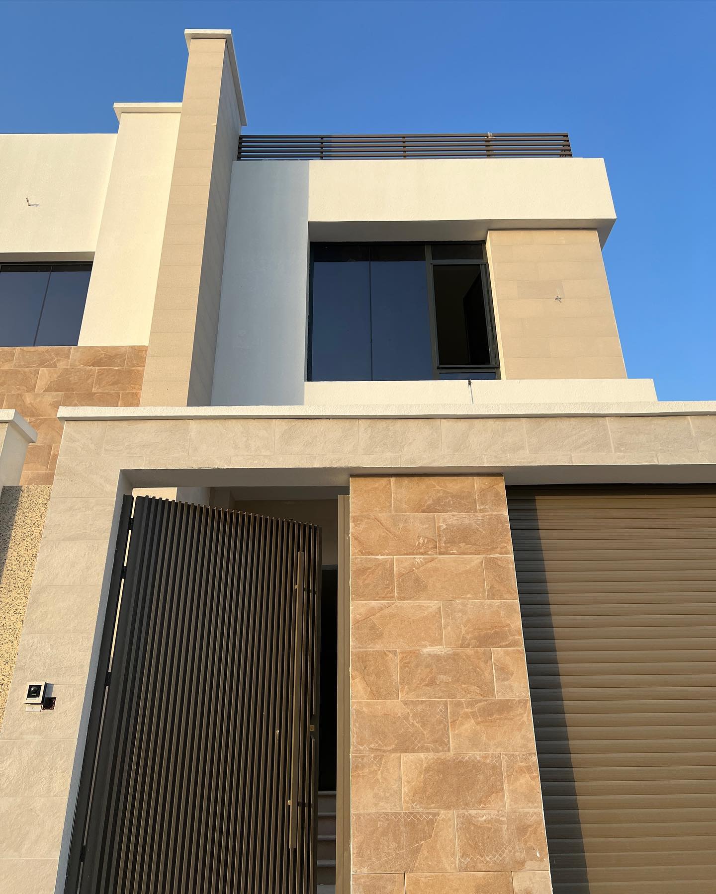 5 BR Villa in Al Mawaleh for Sale - photo 3