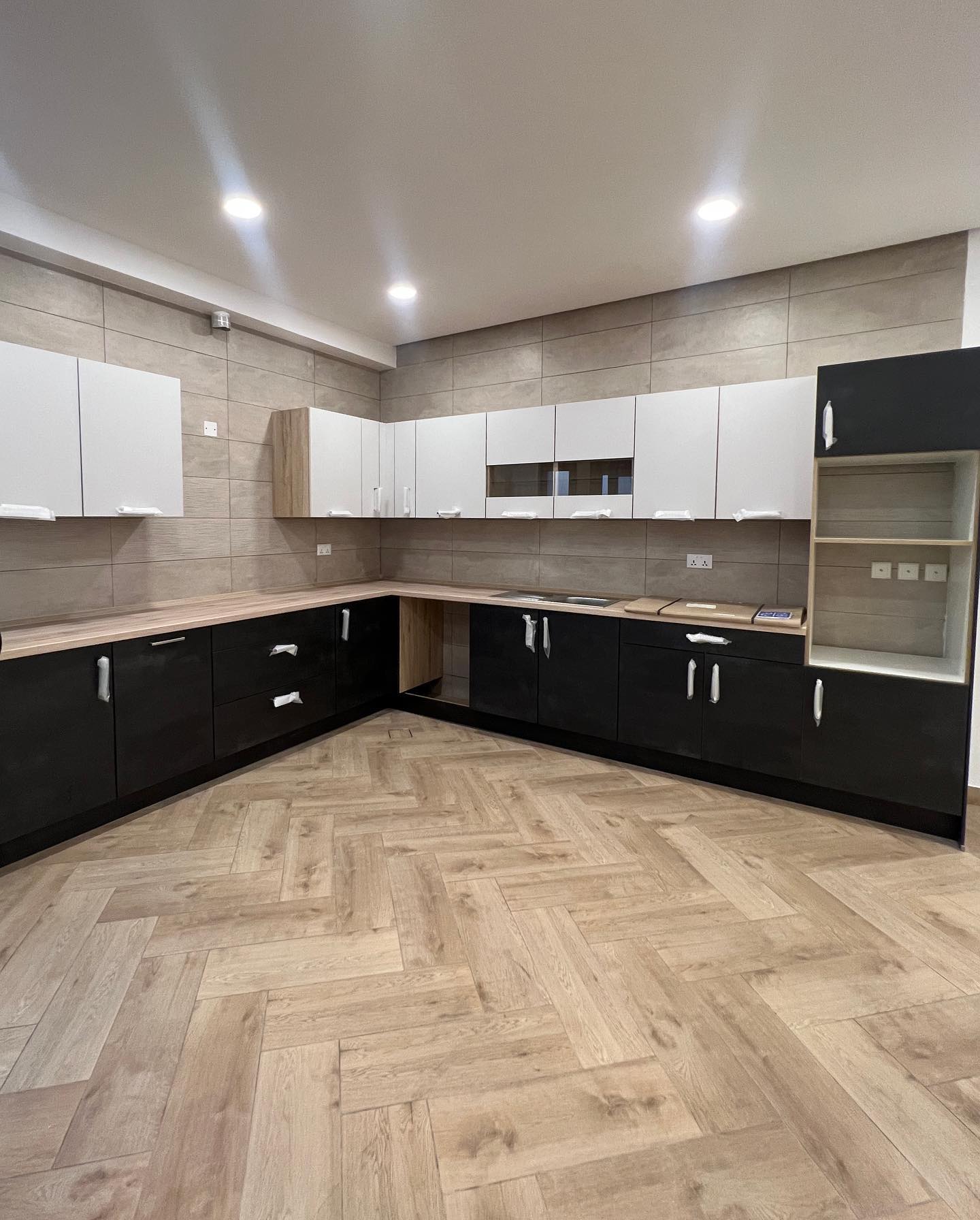 Villa in Bousher for Sale - photo 8